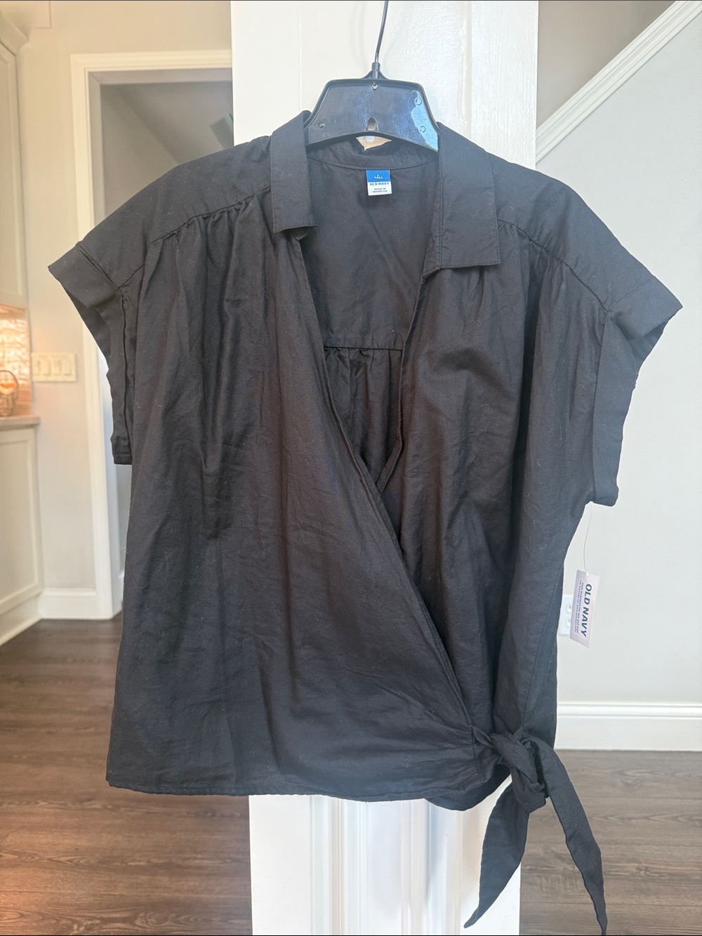 Old Navy NWT Black Tie-Waist Short Sleeve Wrap Top Pleated Cuffed Sleeve Large